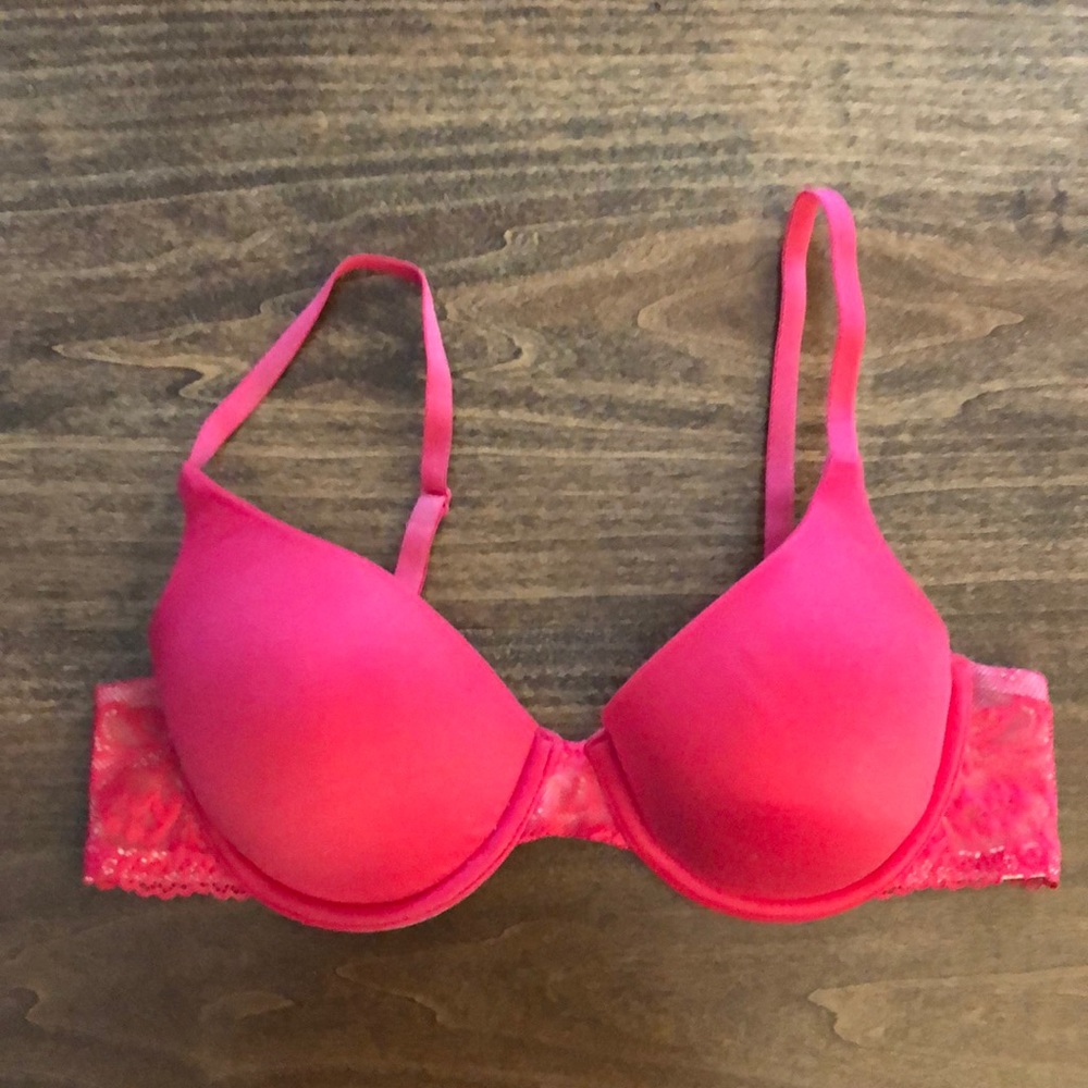 Red Maidenform Bra